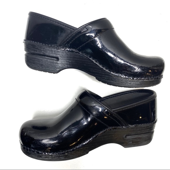 dansko women's pro xp slip resistant clog